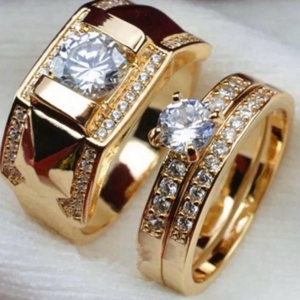 New 18k yellow gold men’s and women’s wedding ring set